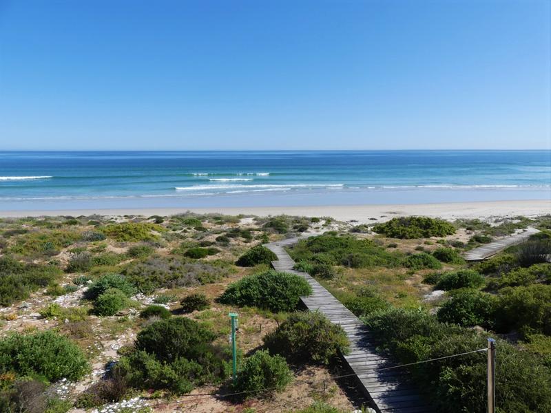 To Let 3 Bedroom Property for Rent in Golden Mile Western Cape